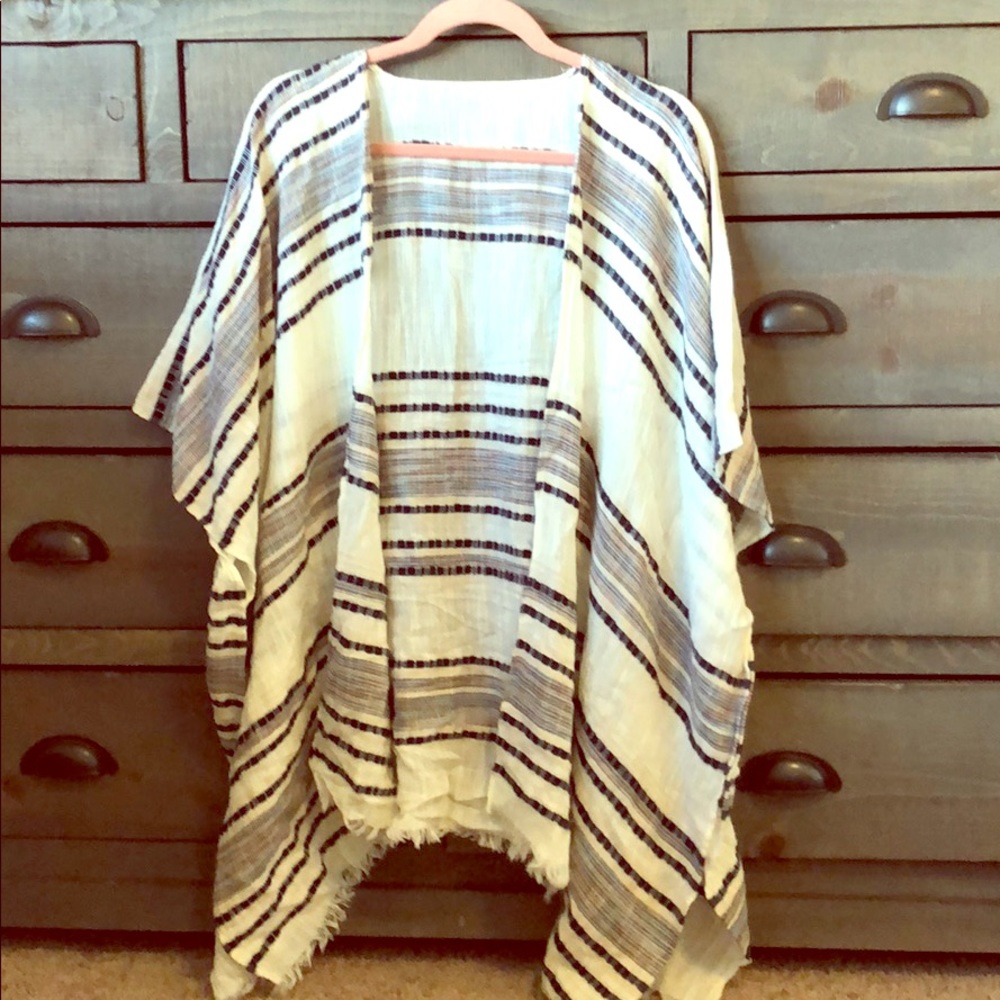 American Eagle Outfitters Poncho/Kimono Cardigan